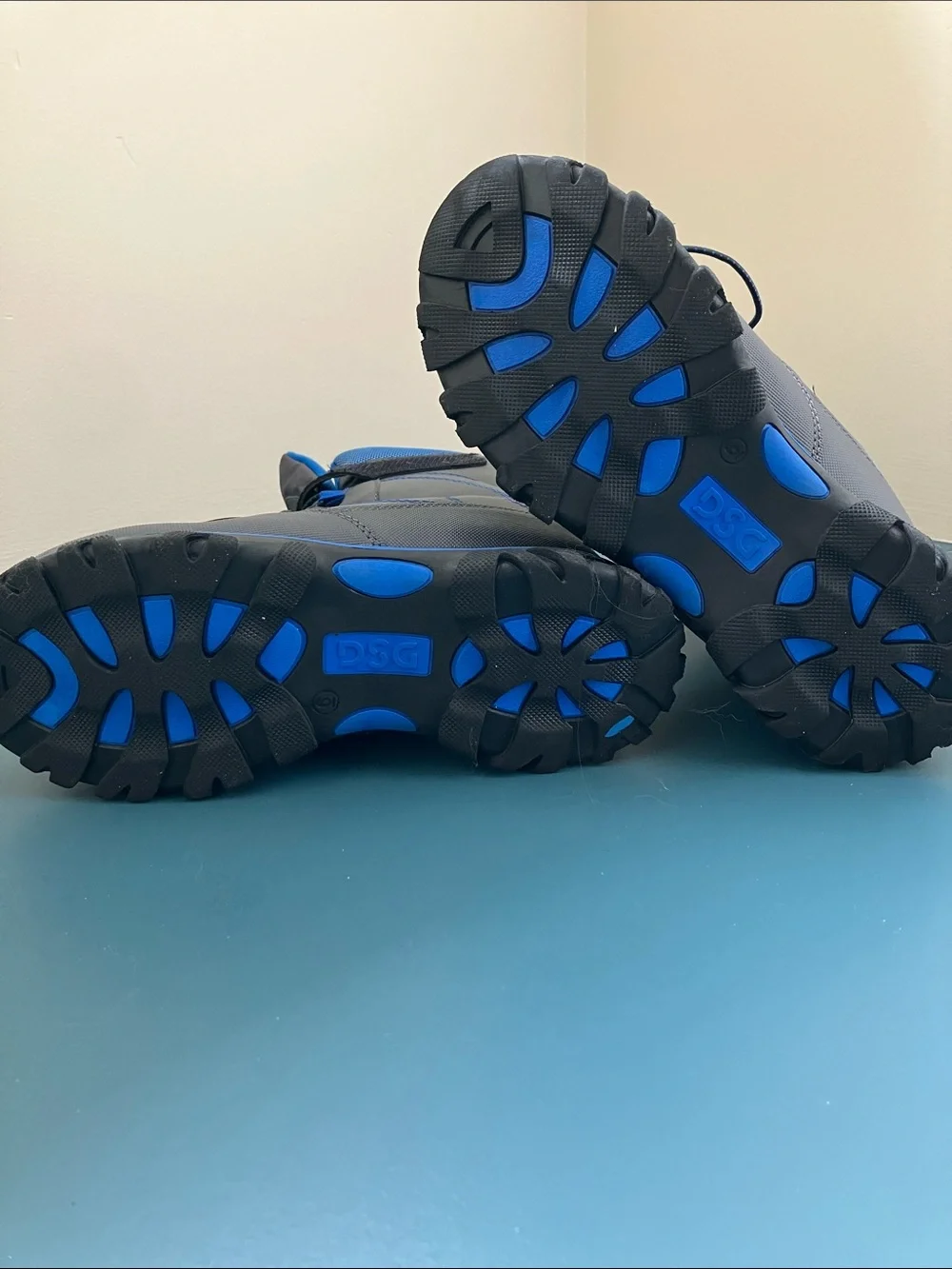 DSG Gray and Blue Kids Winter Snow Boots - Boys size 6